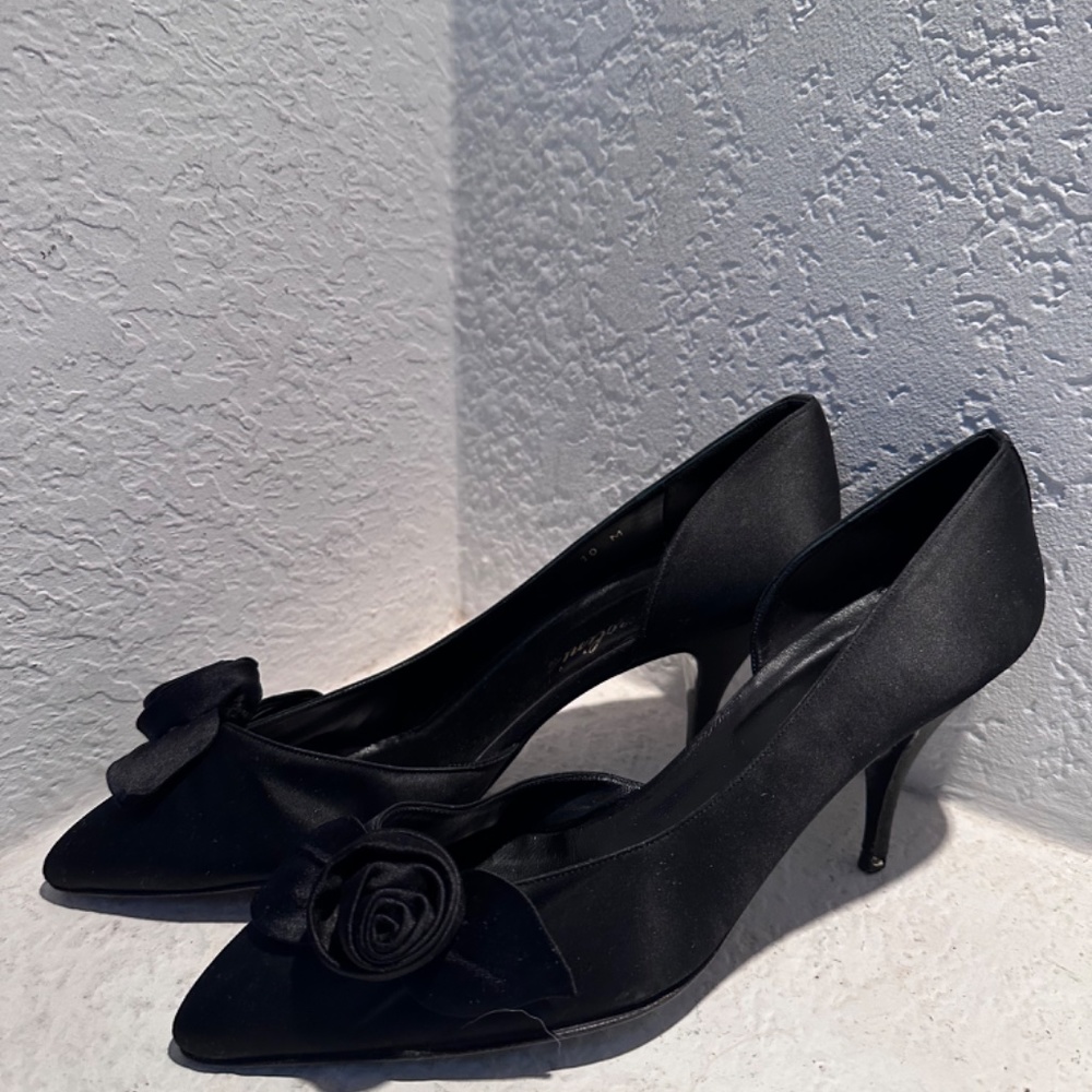 Pumps - Picture 2 of 5